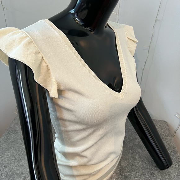 Off-white pullover casual top - Picture 6 of 8